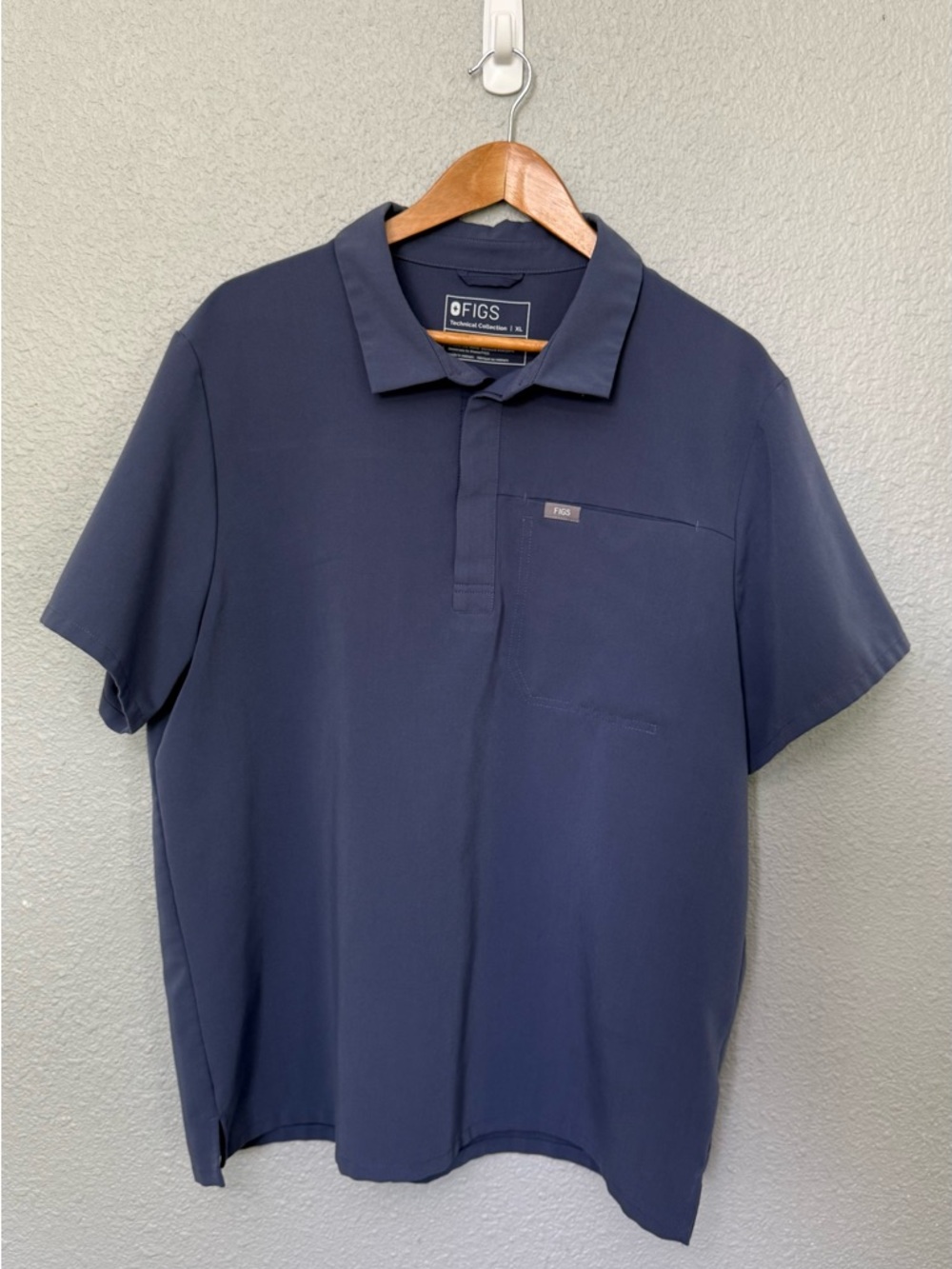 Men’s Figs Lima Polo Scrub Top with Pocket size XL in Blue